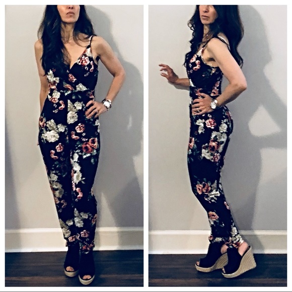 ✨LAST ONE✨Floral tank jumpsuit - Picture 3 of 8